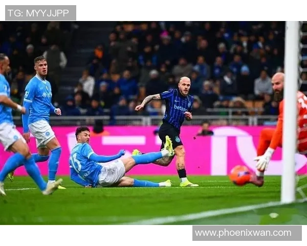 那不勒斯友谊赛大胜巴萨五球狂潮与帽子戏法点燃全场激情