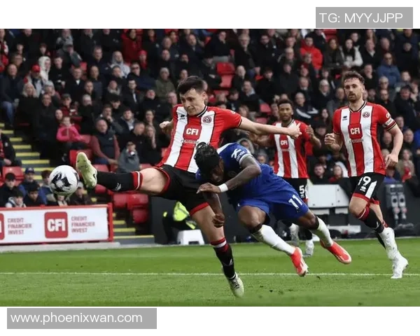 世界杯焦点战尤文图斯与切尔西激战成平局乌龙球瞬间引发全场热议 世界杯焦点战尤文图斯与切尔西激战成平局乌龙球瞬间引发全场热议