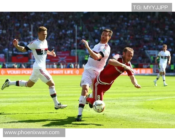 意甲激战:拜仁逆转热刺全场沸腾精彩瞬间回顾与分析 意甲激战:拜仁逆转热刺全场沸腾精彩瞬间回顾与分析